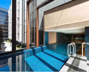 Midnight Luxe 2BR 2Bath Apartment 408 in the heart of Braddon Pool Sauna L4 Views Secure Parking Wine WiFi